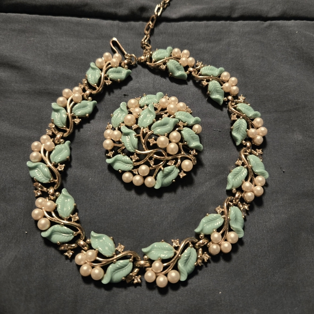 Vintage Trifari Choker And Brooch Set. Near Mint Condition!!!